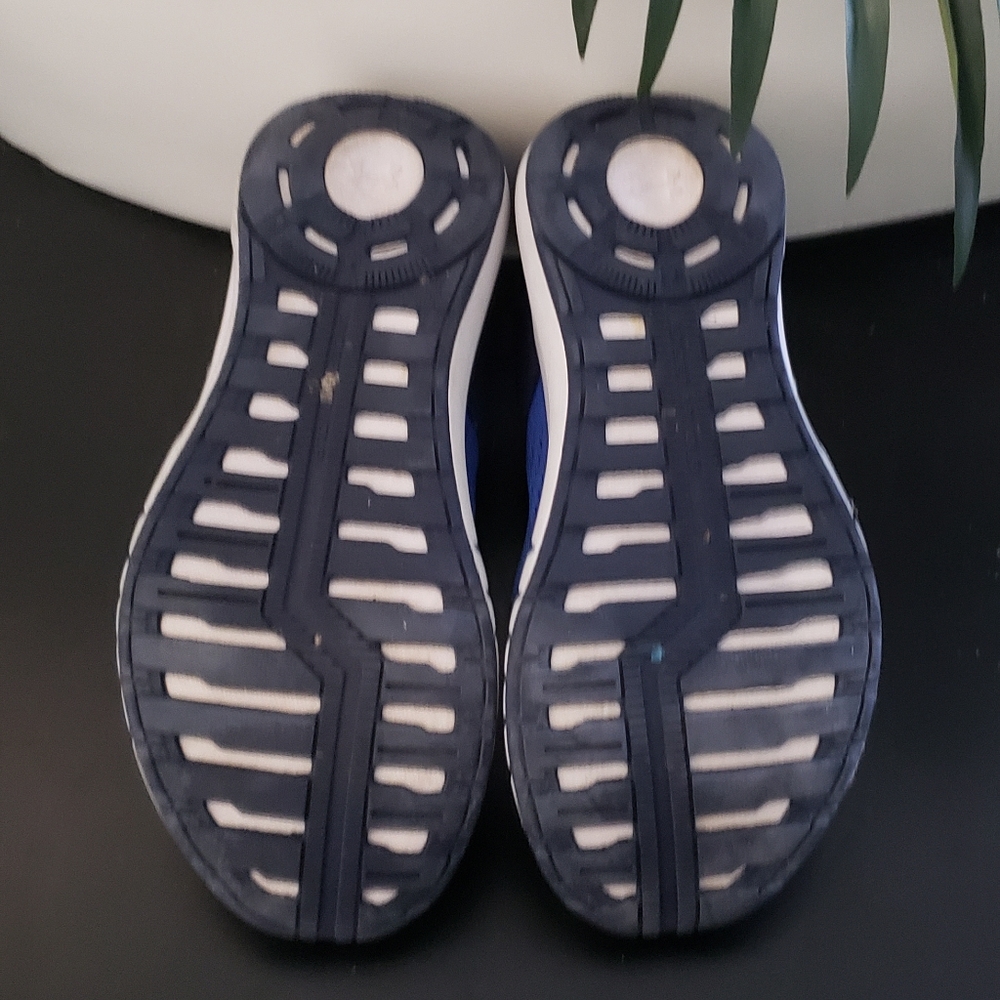 Breathable light weight sneakers - Picture 2 of 4